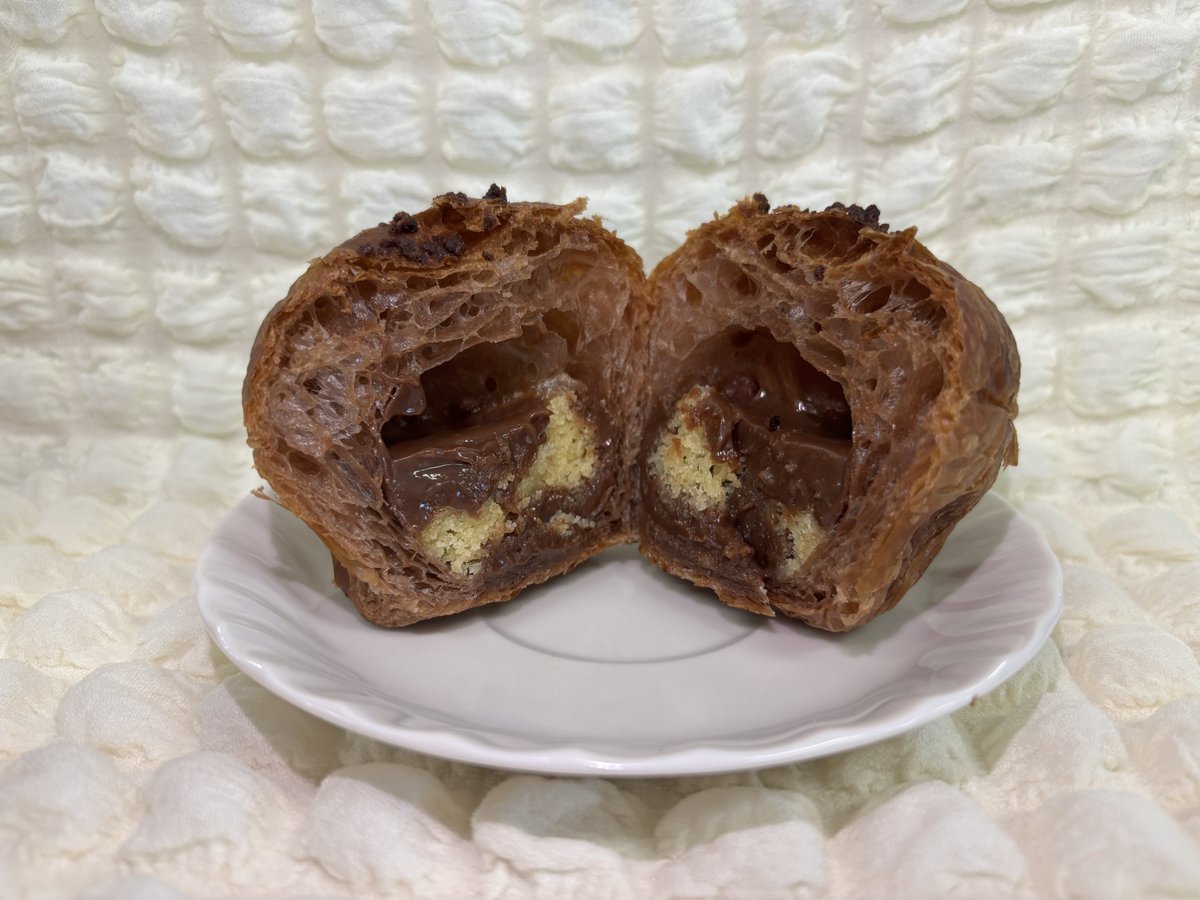 hap_chitose's tweet photo. #新千歳空港　のあま～いチョコレート特集🍫💓
定番商品から限定商品まで全４店舗のご紹介です❣
📍連絡施設３階　スターバックス コーヒー
📍連絡施設３階　ロイズ チョコレートワールド
📍国内線２階　ヌーベルバーグ ルタオ ショコラティエ
📍国内線２階　ショコラティエ マサール https://t.co/02IhKmM9ux