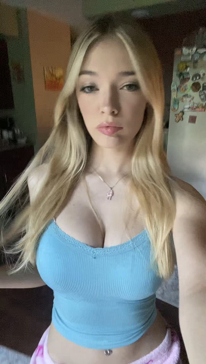 avadxwn's tweet photo. somebody spoil me on my throne 🥳 https://t.co/qkYoIGeeKH