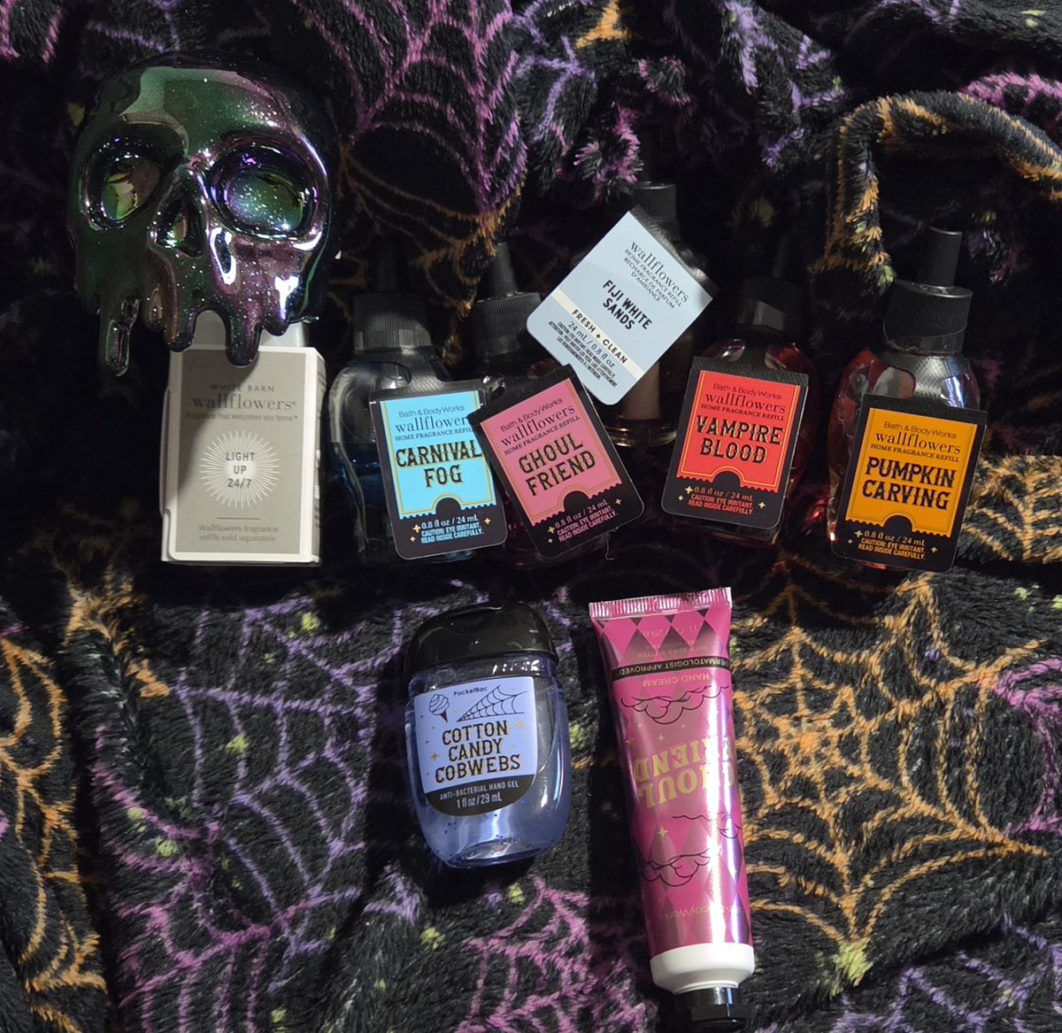 LateAndConfused's tweet photo. My birthday's coming in a couple of days, so I decided to go out (got my mom to take me) and do a bit of shopping for myself from #FiveBelow (first three pics) and #BathAndBodyWorks (last pic). Already loving all of the new spooky goodies I got. ๐๐ค๐ #summerween https://t.co/NBQwtwNdXM