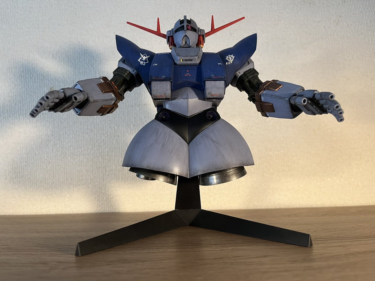Kuriguri36's tweet photo. hgucジオング完成
リアルな感じを目指しました。hgの中でもパーツが大きくて作りごたえありますね。そのうち腕飛ばしたいなと。 #ガンプラ https://t.co/Vy9LMJQQuA