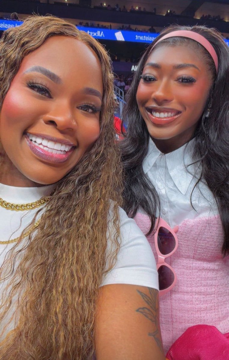 AniyaCore's tweet photo. She’s really out here collecting blessings and icons! THE Tasha Cobbs Leonard took a selfie with Aniya !! 

#ANIYAXBARBIEGAME https://t.co/Kve2mEqVlA