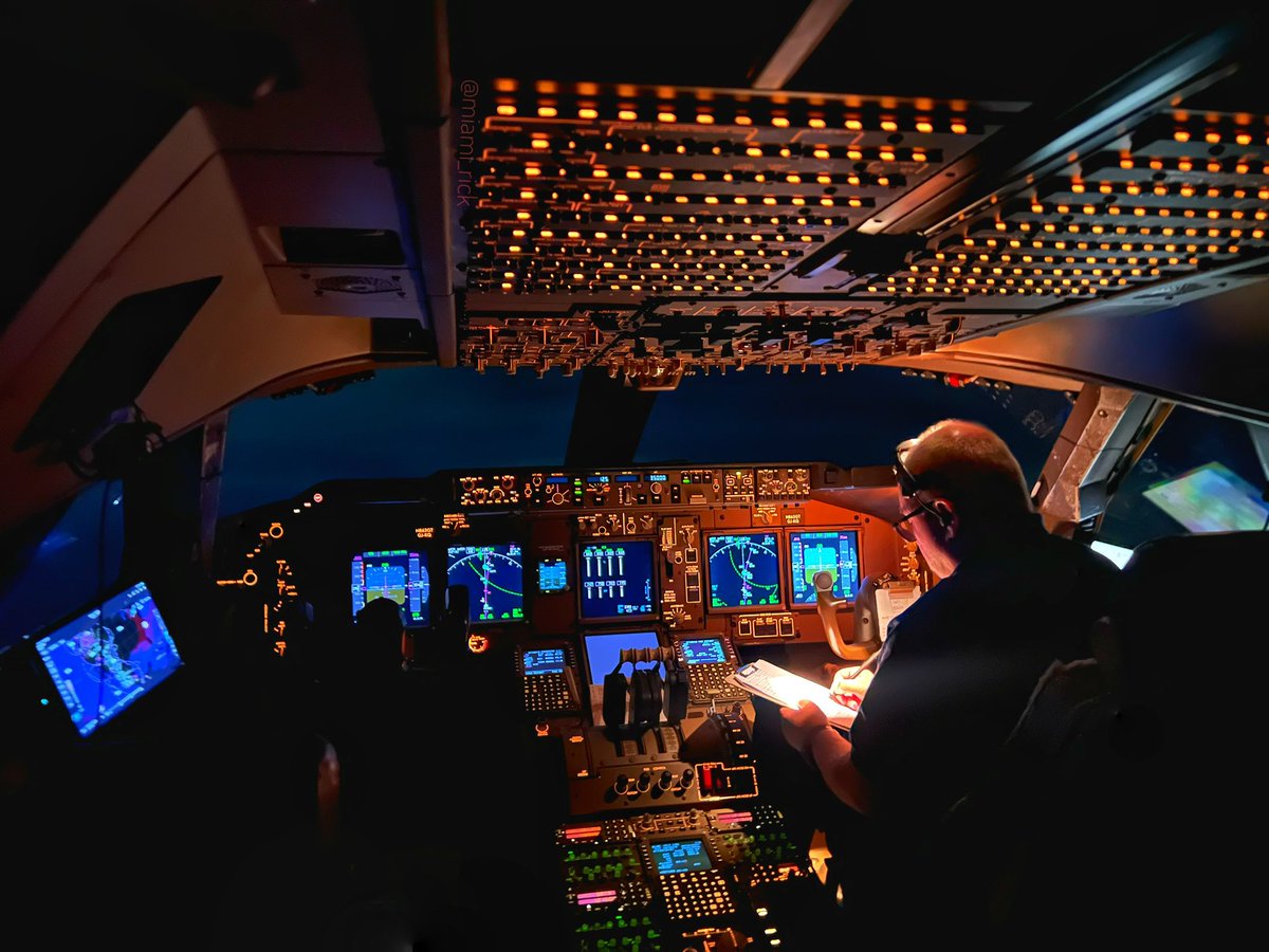 miami_rick's tweet photo. Sometimes just stretching your legs can yield the most amazing results… My First Officer makes a time and fuel hack on the operational flight plan while I stand and stretch my legs for a few minutes. What a view! https://t.co/DQYWoXj0go