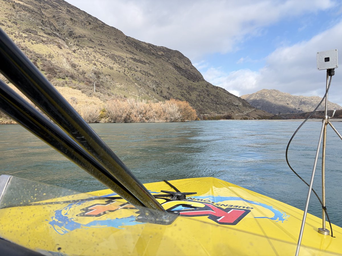 EnZedHammerette's tweet photo. Sat up front today. #jetboat #queenstown https://t.co/GTF04a7ODx