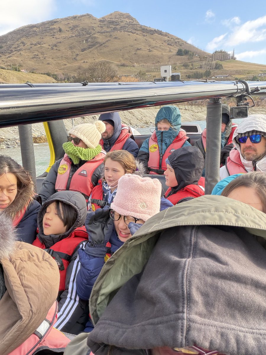 EnZedHammerette's tweet photo. Sat up front today. #jetboat #queenstown https://t.co/GTF04a7ODx