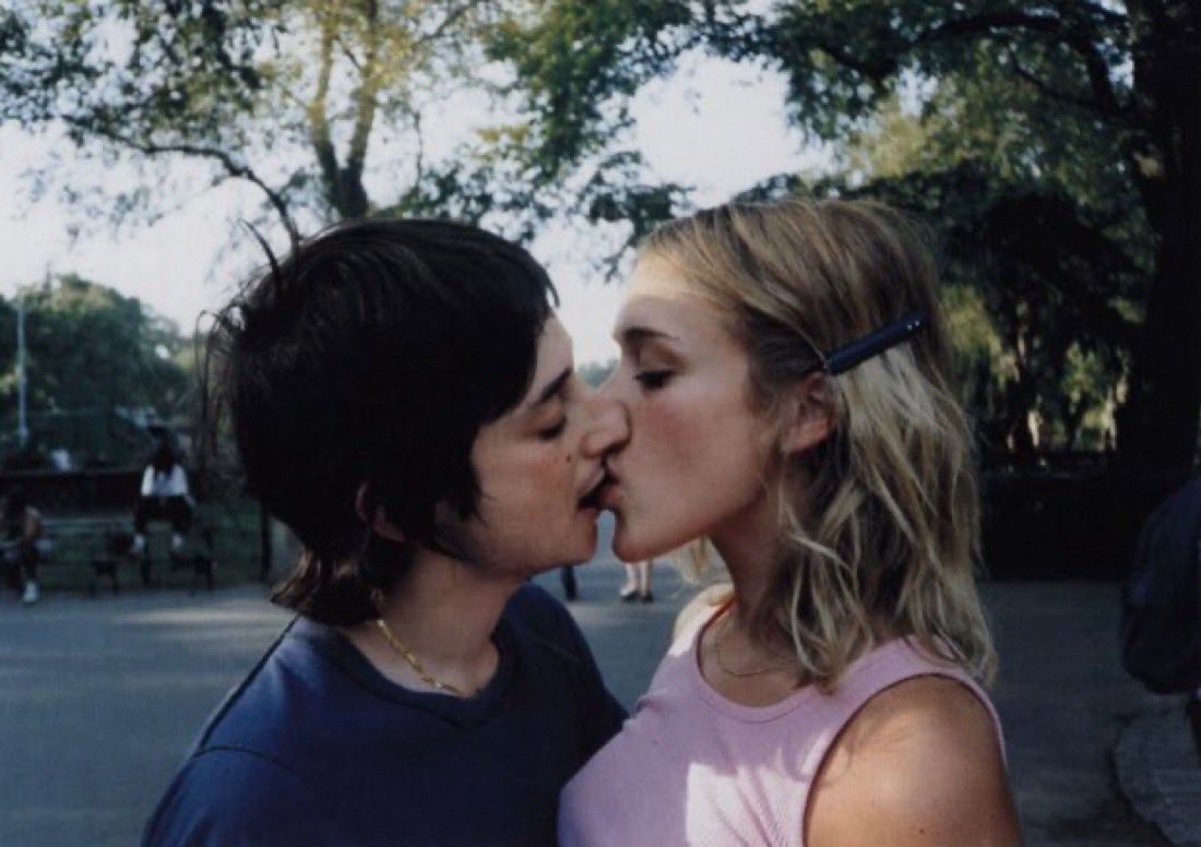 welcome_jpeg's tweet photo. chloë sevigny &amp; harmony korine on the set of gummo, 1997 https://t.co/ZR2v8MNKrc