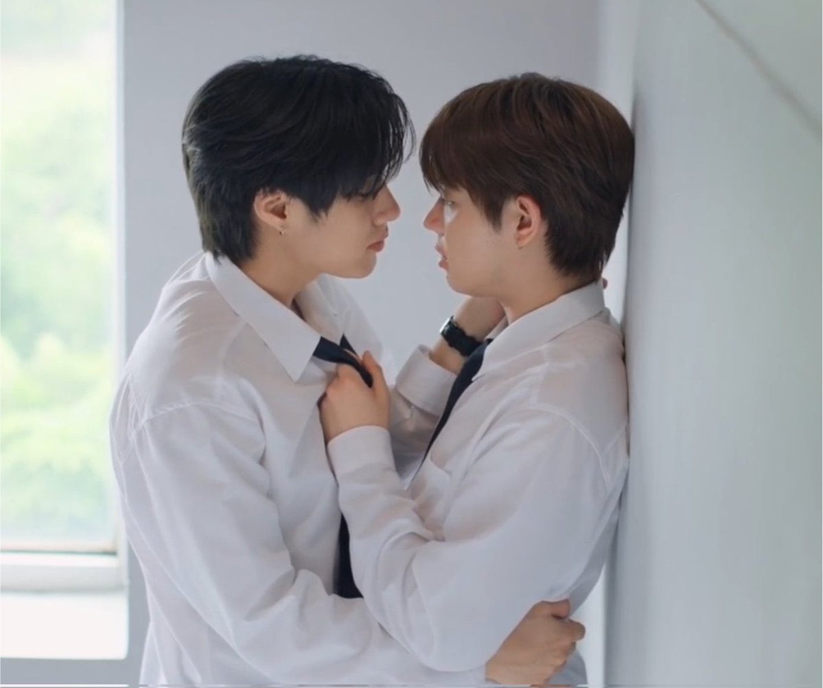 p_8buueu's tweet photo. อันนี้ไอจิน                                    ส่วนอันนี้มติมัน https://t.co/D92ldG1Eal