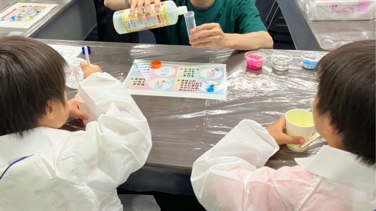 Labchem_Wako_JP's tweet photo. 🎉第1回 All-Wako FAMILY DAY 2026を開催しました！

日頃より社員を支えてくださっているご家族をお招きし、科学やものづくりを体験していただきました！
スライムづくりや試薬ボトルにお菓子を詰める特別なお土産企画も大好評🧪🌼

📸 当日の様子をぜひご覧ください！ https://t.co/6ymgPJNnkc