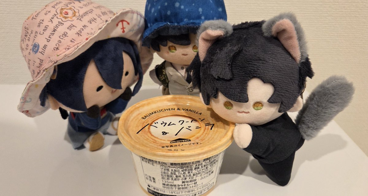 lcbhima's tweet photo. コンテナハウスの部屋はこんな感じ
(手前にもう1個ベッドがあってユニットバス付)
近所にシャトレーゼあった&amp;部屋の冷蔵庫が二段式だったので部屋にアイスも持ち込んじゃうぜ
個別空調だから部屋も寒いくらい涼しくしちゃったし…
不便なく過ごせたわ
テーブルないのが難点だったけど

#リュック本丸 https://t.co/49BbK7XWAc