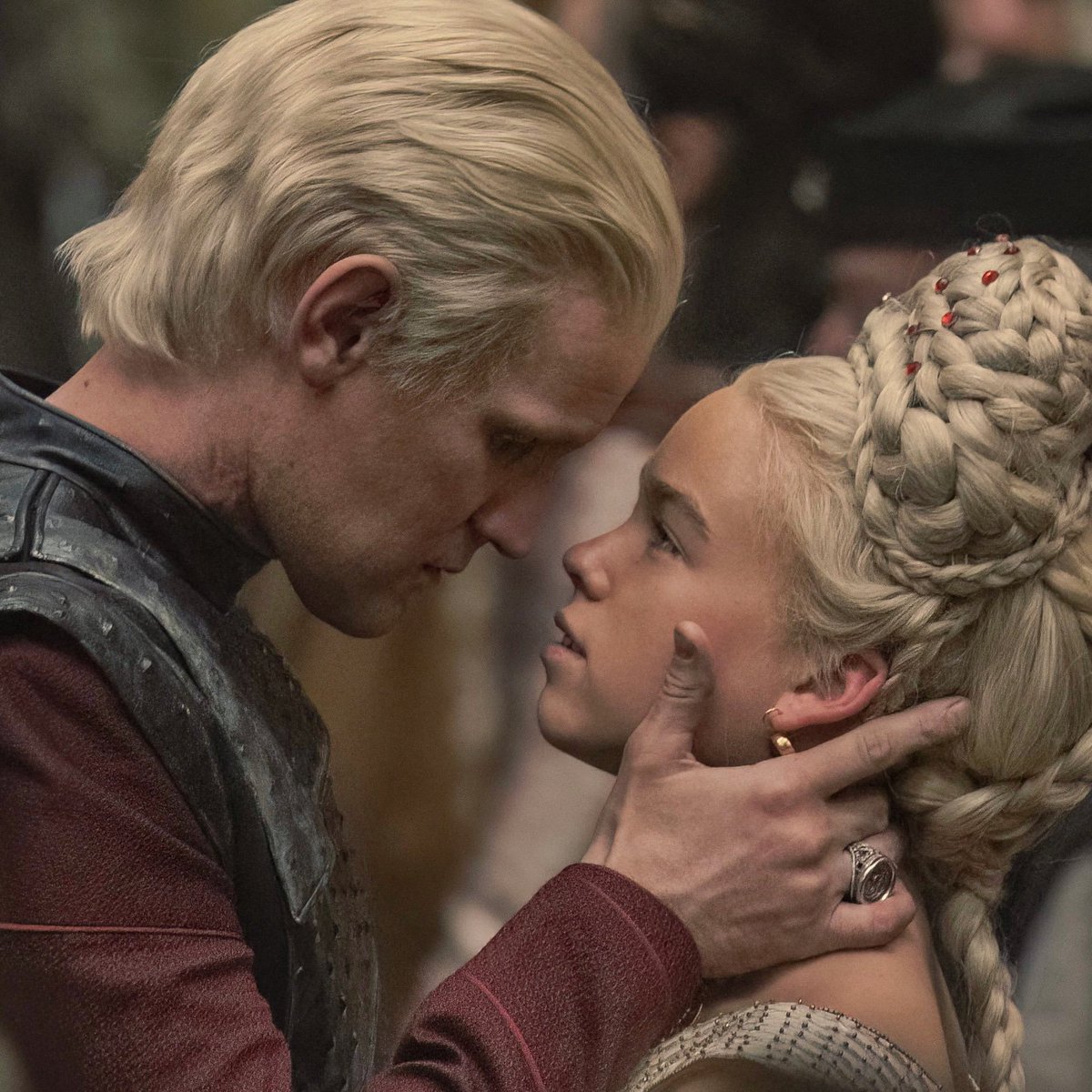 Daenerys_GOT's tweet photo. “Existe apenas uma pessoa que pode percorrer esse caminho com ela, e ela o escolheu há muito tempo.” #daemyra https://t.co/e7Ok0G8Xo3