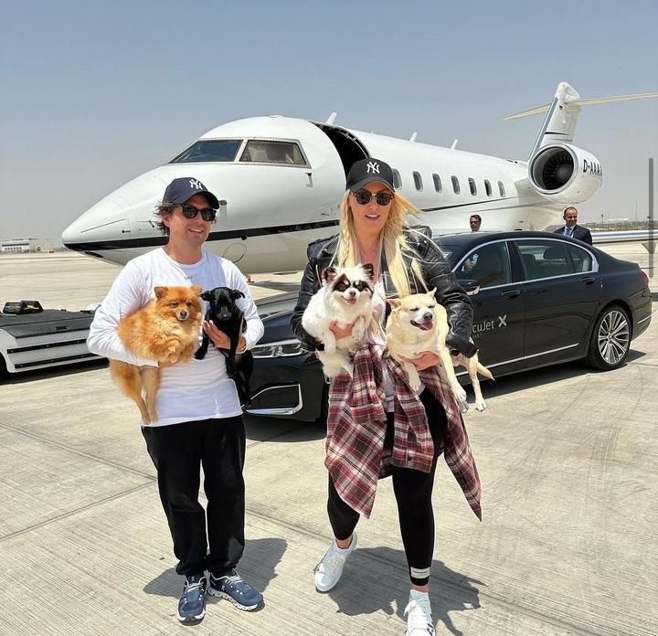 evenKate5948's tweet photo. I travel all over the world 🙌 with my  manager.   I hope you. Can. See my fans card. 
Ask for any amount you need . .  I make All my Fan's 📌 🥰 happy every week. . much love tóo all my fans https://t.co/zmxsgIjvjY