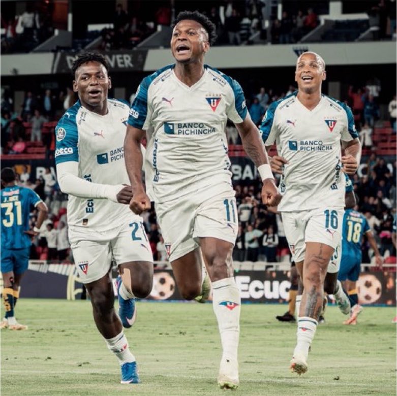 Rarosemena11's tweet photo. Hay decisiones que el tiempo pone a prueba. Michael Estrada suma 7 goles en sus últimos 4 partidos (4 en LigaPro y 3 en Copa Ecuador). El delantero que Tiago Nunes marginó por un “comportamiento” del que nunca dio una explicación clara, hoy es la principal carta ofensiva de Liga. https://t.co/MK4GtLeyj0