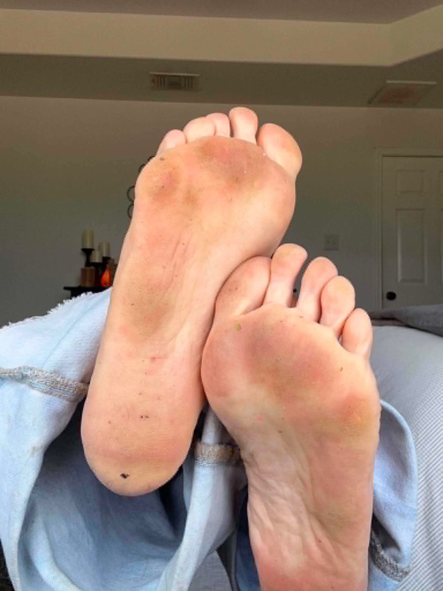 MadamLynnRenee's tweet photo. Lick my thick dirty feet clean and thank me for allowing you the privilege. https://t.co/OKlC8nozXl