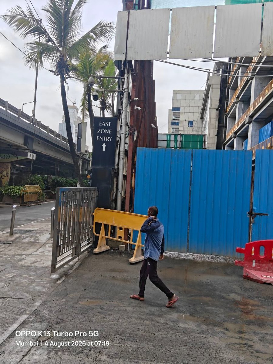 X_News37's tweet photo. Krystal Integrated Services Ltd | NOT ALLOWED TO WALK TO GANDHI NAGAR WAY NORMAL PEOPLE TRAVEL TO WORK NOT ALLOWED TO GO
NOT GOING TO MALL PUBLIC WALk
#krystalsecurity
#gaurdsNotAllowed
#PhoenixPalladium
#NOTALLOWED
#HUMANRIGHT
#PublicWalk
Reg,
@mybmc
@gophoenixing
@KrystalGroup https://t.co/e5Y9UaF4OD