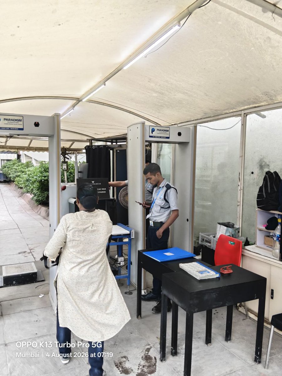 X_News37's tweet photo. Krystal Integrated Services Ltd | NOT ALLOWED TO WALK TO GANDHI NAGAR WAY NORMAL PEOPLE TRAVEL TO WORK NOT ALLOWED TO GO
NOT GOING TO MALL PUBLIC WALk
#krystalsecurity
#gaurdsNotAllowed
#PhoenixPalladium
#NOTALLOWED
#HUMANRIGHT
#PublicWalk
Reg,
@mybmc
@gophoenixing
@KrystalGroup https://t.co/e5Y9UaF4OD