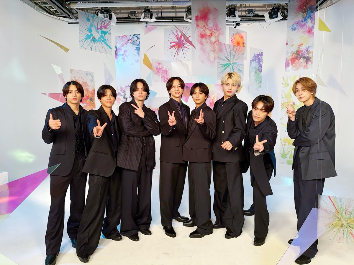 OVTT_official's tweet photo. -ˋˏ ✺  ┈┈┈┈┈┈  ✺ ˎˊ-
⠀⠀⠀⠀⠀#timelesz
⠀⠀『消えない花火』
⠀⠀⠀⠀⋆⸜⠀１位 ⠀⸝⋆
-ˋˏ ✺  ┈┈┈┈┈┈  ✺ ˎˊ-

7/29発売のシングル『消えない花火』が

🎆オリコン週間シングルランキング

🎆Billboard JAPAN週間シングル・セールス・チャート"Top Singles Sales"

で１位を獲得しました🥇👑

secondzのみなさん、
いつも本当にありがとうございます✨
これからも #timelesz の応援をよろしくお願いします☺️

｢消えない花火｣サブスク＆DL配信中🎧🎶
🔗https://t.co/WuG7cKHnKv

｢消えない花火｣Music Video👀🎞️
🔗https://t.co/KUd421D9PH

#timelesz_消えない花火
#timelesz #タイムレス