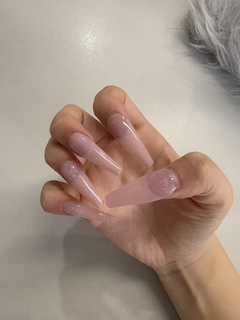 junachan_17's tweet photo. 急激ネイルチップ買って付けたんだけどさ…。え？まちがえてるよね？大事な撮影なんだけど？あれ？え？ https://t.co/OavnQdVoLO