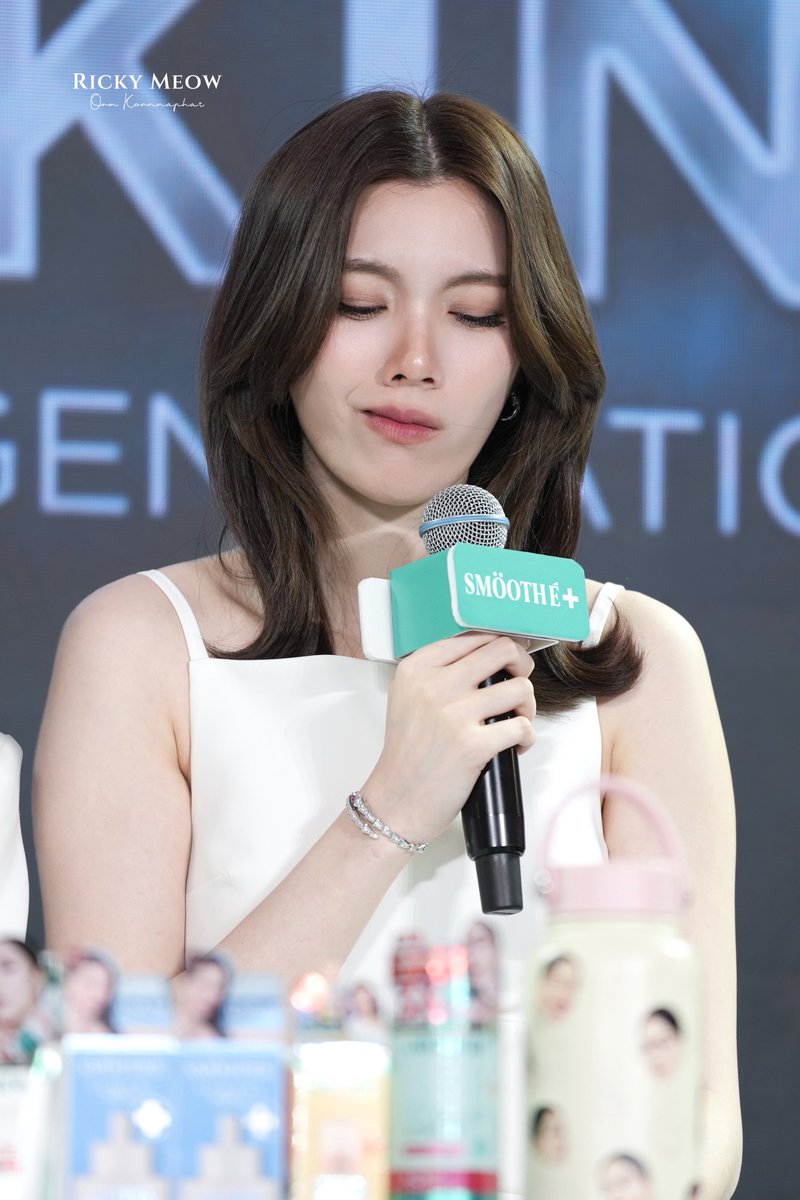 RickyMeow77's tweet photo. 🫤

LINGORM PRESENTER SMOOTHE
#LingOrmxSmoothE_FIERCESKIN https://t.co/O3ZCNLWWaV