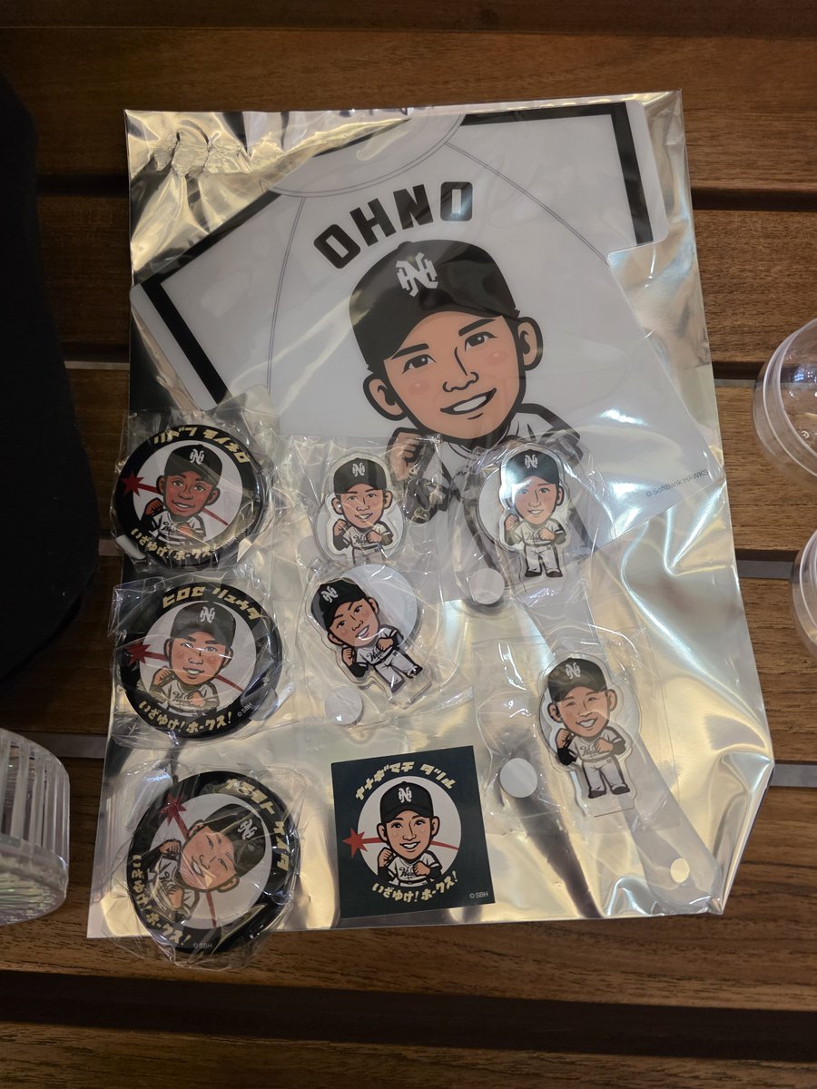 atsukimashiko's tweet photo. 若鷹ガチャ交換

【譲】

うちわ 大野 
缶バッジ 山本恵太モイネロ 廣瀬 
アクスタ 秋広 木村 海野 渡邊

【求】

各種 周東、庄子 又は買取
うちわ買取の場合缶バッジ、アクスタを複数引き取ってくださる方優先 https://t.co/H6uaYpWG7W