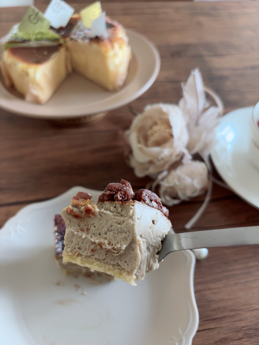 riayama's tweet photo. モニターステーション様のモニターキャンペーンで、バスクチーズケーキ カット6種セットをお試ししました✍️ 開けた瞬間ワクワク💕見た目もとっても華やかで、写真を撮りたくなる可愛さ📸濃厚なのに重たさを感じにくい🙆‍♀️ #モニターステーション #PR 
#バスクチーズケーキ #お取り寄せ #スイートギフト https://t.co/ewVGgeZxjG