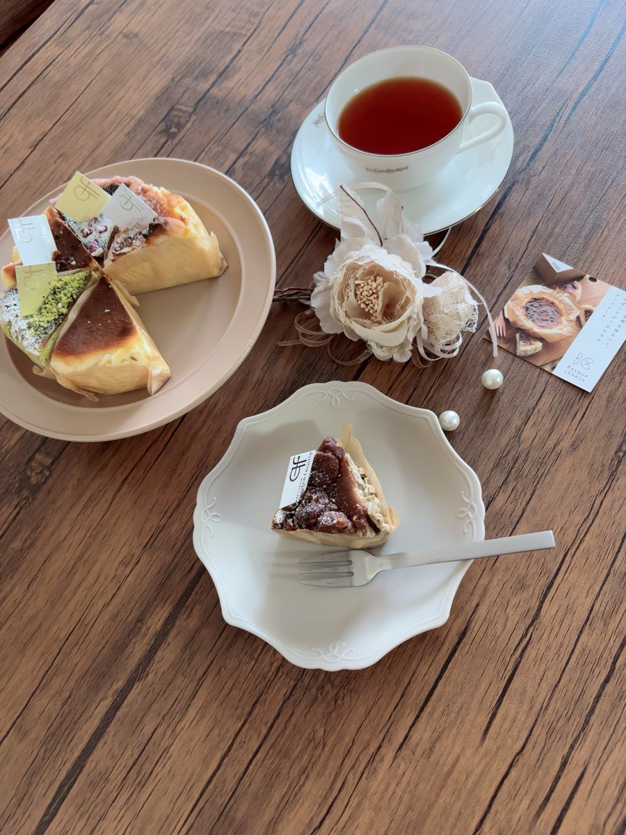 riayama's tweet photo. モニターステーション様のモニターキャンペーンで、バスクチーズケーキ カット6種セットをお試ししました✍️ 開けた瞬間ワクワク💕見た目もとっても華やかで、写真を撮りたくなる可愛さ📸濃厚なのに重たさを感じにくい🙆‍♀️ #モニターステーション #PR 
#バスクチーズケーキ #お取り寄せ #スイートギフト https://t.co/ewVGgeZxjG