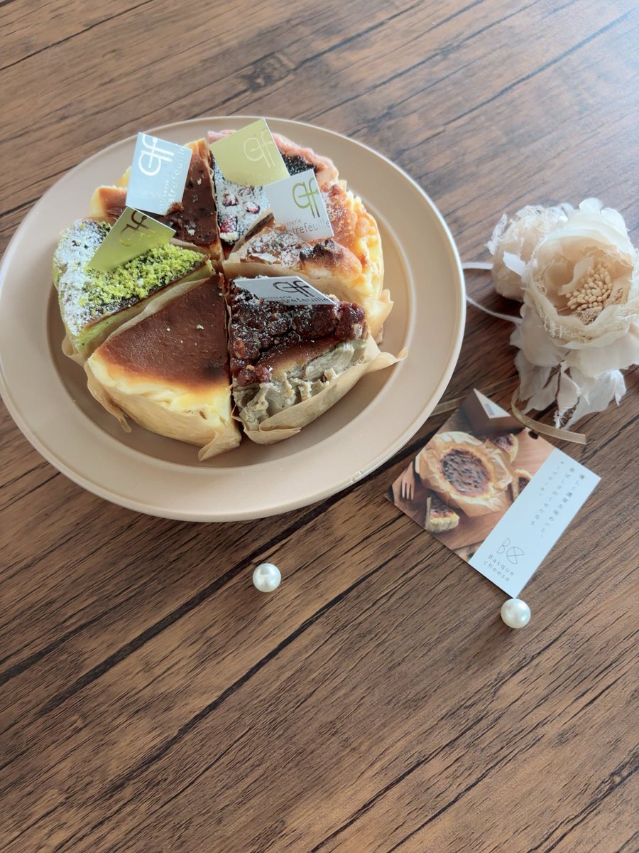 riayama's tweet photo. モニターステーション様のモニターキャンペーンで、バスクチーズケーキ カット6種セットをお試ししました✍️ 開けた瞬間ワクワク💕見た目もとっても華やかで、写真を撮りたくなる可愛さ📸濃厚なのに重たさを感じにくい🙆‍♀️ #モニターステーション #PR 
#バスクチーズケーキ #お取り寄せ #スイートギフト https://t.co/ewVGgeZxjG