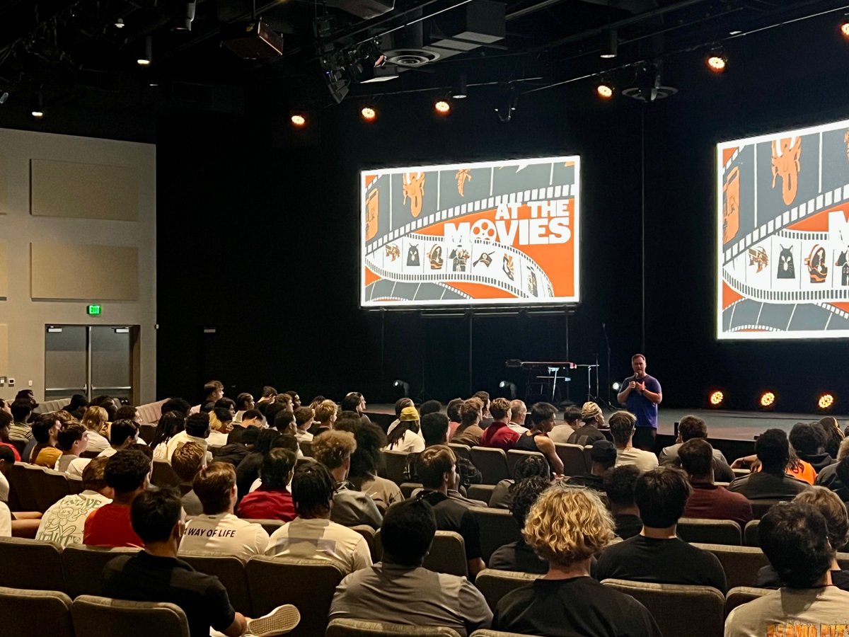 CoachMurphyQB's tweet photo. Special thank you to CCV and Pastor Brad Ogden for hosting our players tonight for Team Chapel! 
#YouCantHideInORANGE🐺 https://t.co/hSnqwjEnod