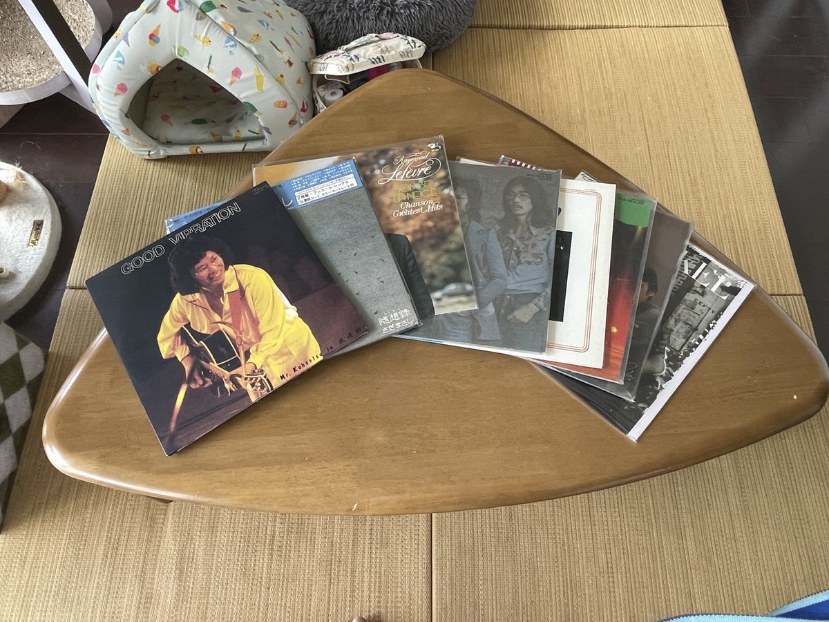ECL805's tweet photo. 先日、ハードオフでじゃんくのLPとシングルを買ってしまいました(^^;;
どれも1枚100円(税別)
断捨離してるのに物が増えてく、だめだこりゃ https://t.co/3IdsbenSsD