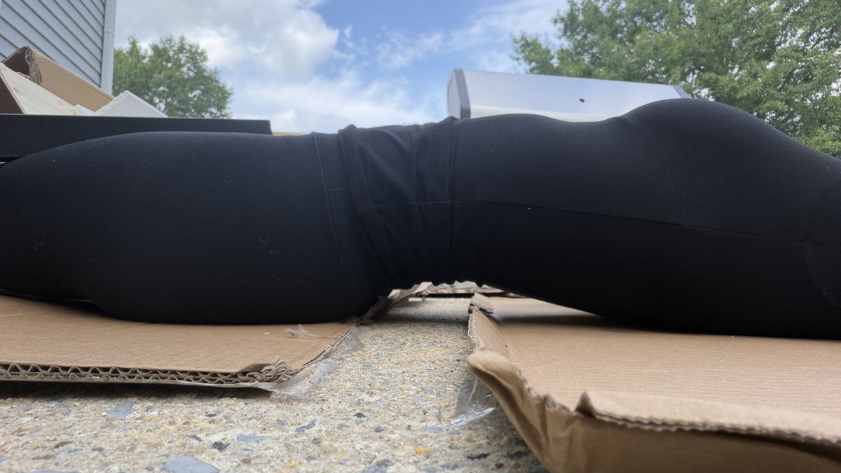 starviingdoll's tweet photo. took this while boyf was setting up new grill . bmi guesses ? https://t.co/hHn7mvsGtr
