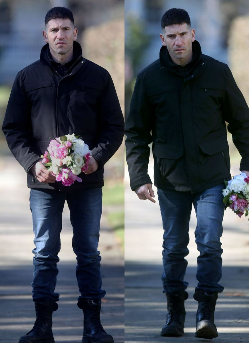 castlecoded's tweet photo. frank castle brought you flowers. you're doomed. 💐 https://t.co/YqdLBfxxH6