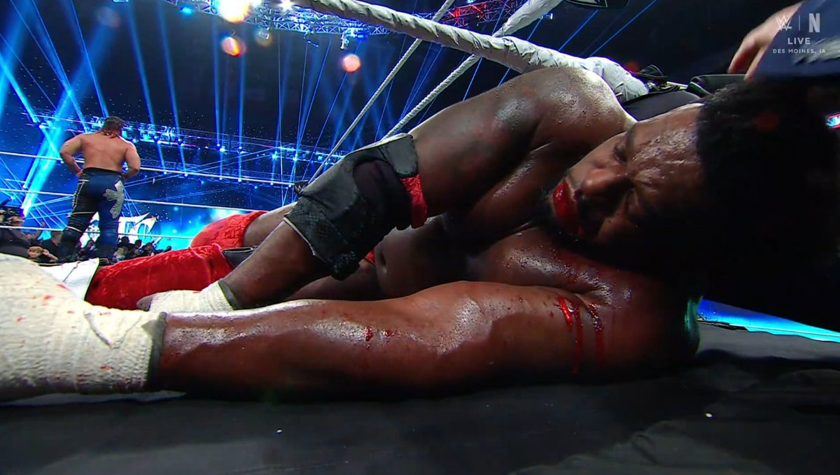 WelyTalks's tweet photo. And that’s how tonight’s show comes to an end. 🔥

#WWERaw https://t.co/3RZhHHh7Ip