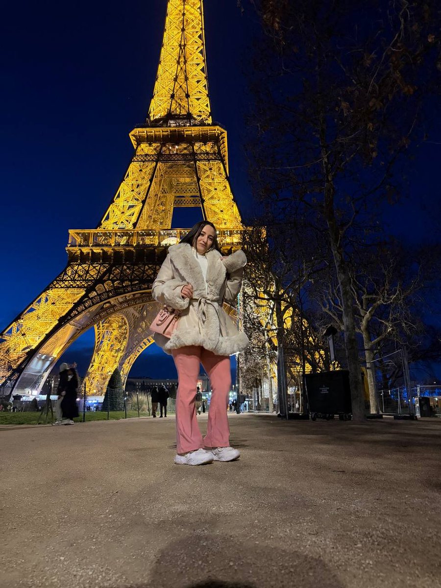 Rosalindaa2045's tweet photo. Francia🇫🇷 https://t.co/RIwevWYn83