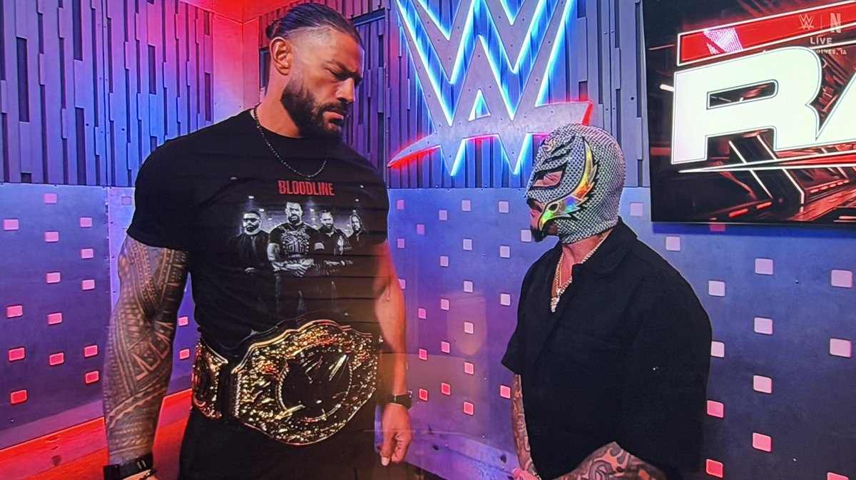 greatness_1316's tweet photo. HOLY SH*TT

ROMAN MIGHT BE AT AAA WORLD'S COLLIDE 🤯🤯🤯🤯

LET'S FKIN GOOO
#WWERaw #RomanReigns https://t.co/eUE2ABAYnA