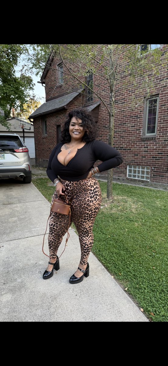 MzRobyn's tweet photo. baddest trish on this side of the mississippi. just ask ya man 💋 https://t.co/tqXFqDJnG2