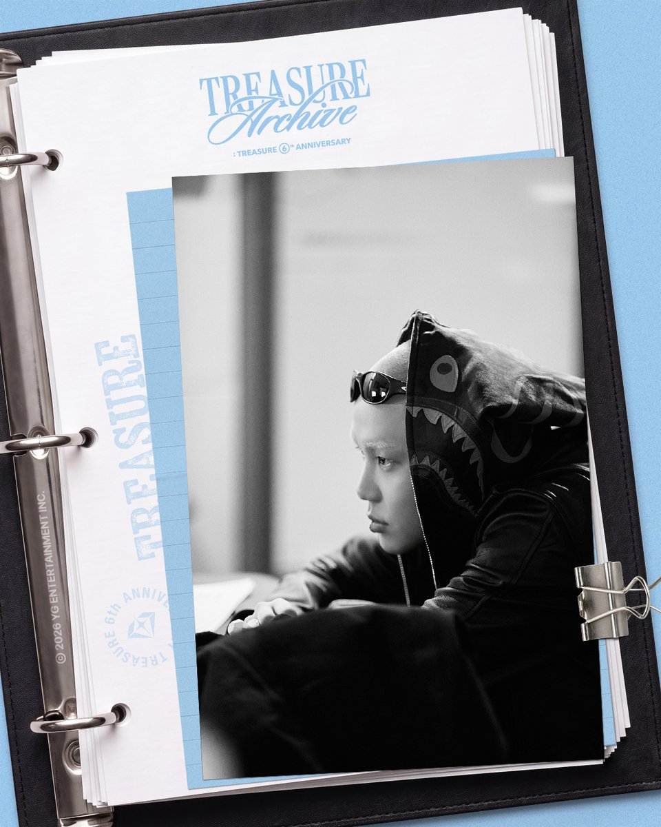 ygtreasuremaker's tweet photo. #TREASURE ARCHIVE : TREASURE 6th ANNIVERSARY PREVIEW PHOTO #1

DEAR TREASURE MAKER 🎙️🎧

PRE-ORDER
➡️ https://t.co/kaoUfeGGhN
🗓️ 2026.08.03 (MON) 11:00 ~ 2026.08.09 (SUN) 23:59 (KST)

#트레저 #CHOIHYUNSUK #최현석
#JIHOON #지훈 #YOSHI #요시 #JUNKYU #준규
#TREASURE6thANNIVERSARY
#TREASURE_ARCHIVE #YG