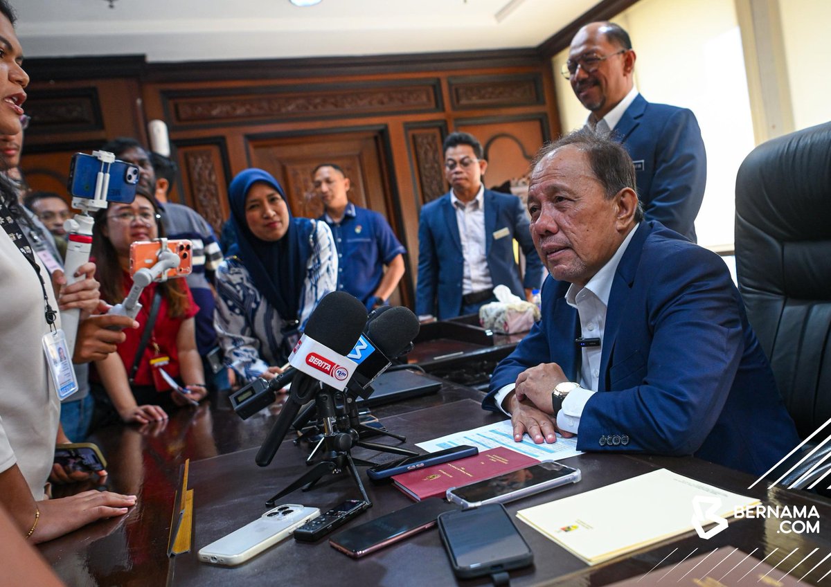bernamadotcom's tweet photo. Negeri Sembilan sedang mempertimbangkan cadangan mewujudkan jawatan Timbalan Exco bagi beberapa portfolio sebagai usaha memperkukuh pentadbiran kerajaan negeri.

Menteri Besar Datuk Ismail Lasim berkata jawatan Exco secara keseluruhannya akan diisi  dengan beberapa Ahli Dewan Undangan Negeri (ADUN) parti komponen termasuk Barisan Nasional (BN), PAS dan Parti Wawasan Negara (Wawasan).