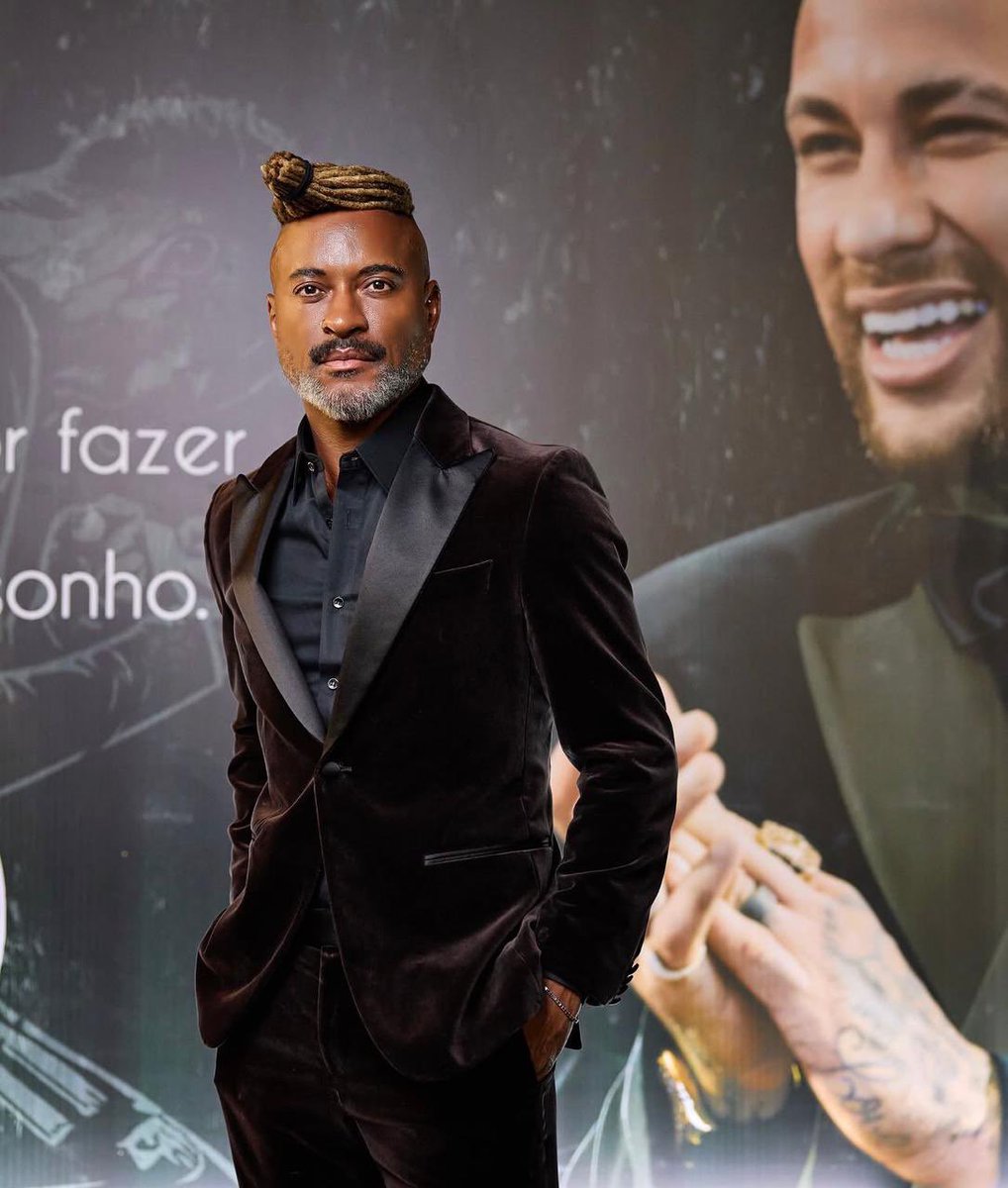 golsdobrasil1's tweet photo. O ex-jogador Zé Roberto no leilão do Instituto Neymar Júnior.

📸 Reprodução https://t.co/ptBOIqEZ9s