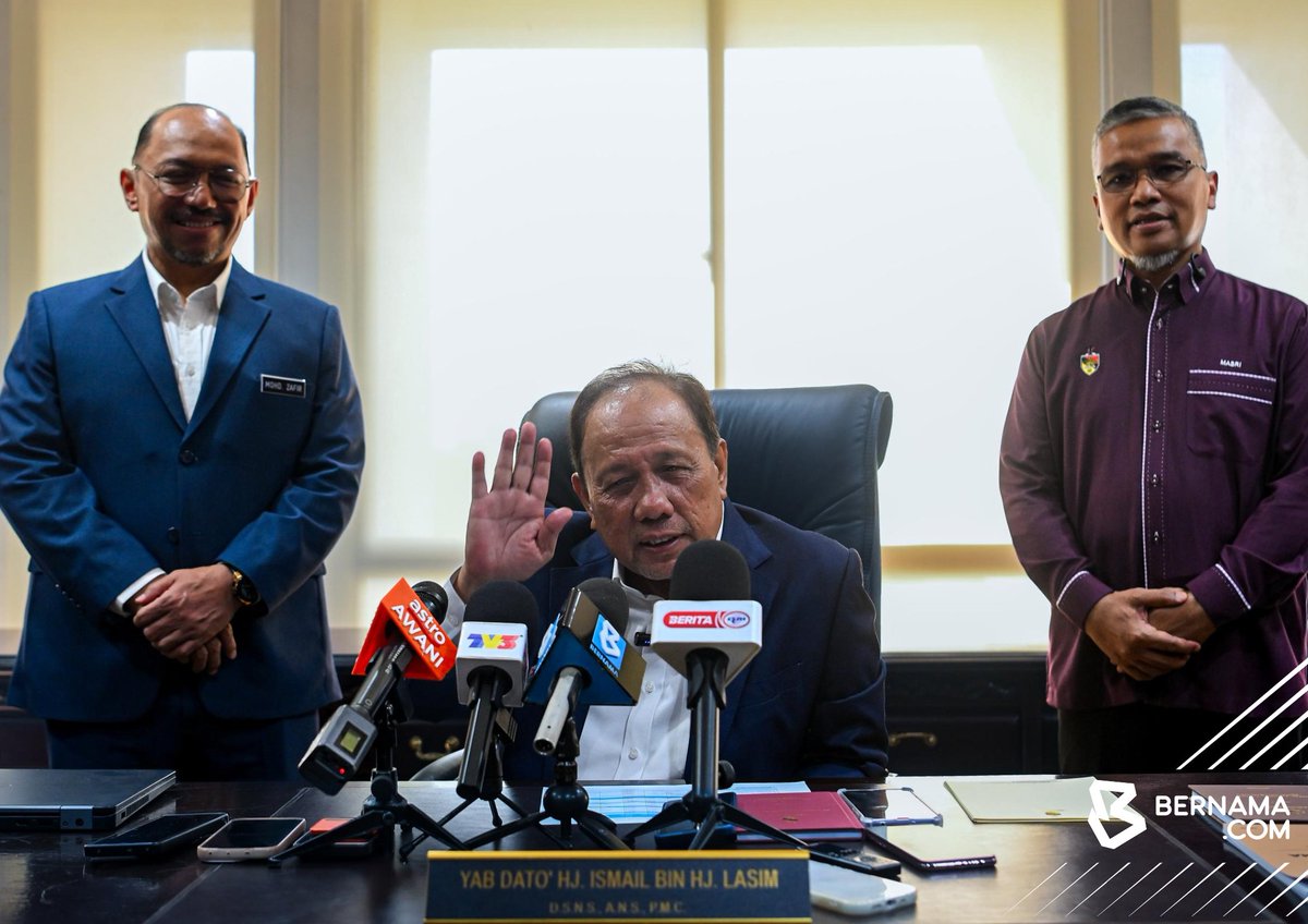 bernamadotcom's tweet photo. Negeri Sembilan sedang mempertimbangkan cadangan mewujudkan jawatan Timbalan Exco bagi beberapa portfolio sebagai usaha memperkukuh pentadbiran kerajaan negeri.

Menteri Besar Datuk Ismail Lasim berkata jawatan Exco secara keseluruhannya akan diisi  dengan beberapa Ahli Dewan Undangan Negeri (ADUN) parti komponen termasuk Barisan Nasional (BN), PAS dan Parti Wawasan Negara (Wawasan).