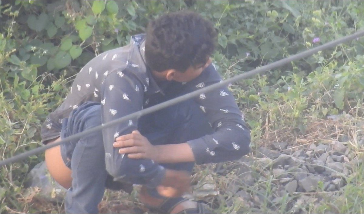 vivek54tr's tweet photo. Young bull teenage boy full poop 💩 video available 7 minutes long interested ping me🥵💩 https://t.co/UJQbvPTZT8