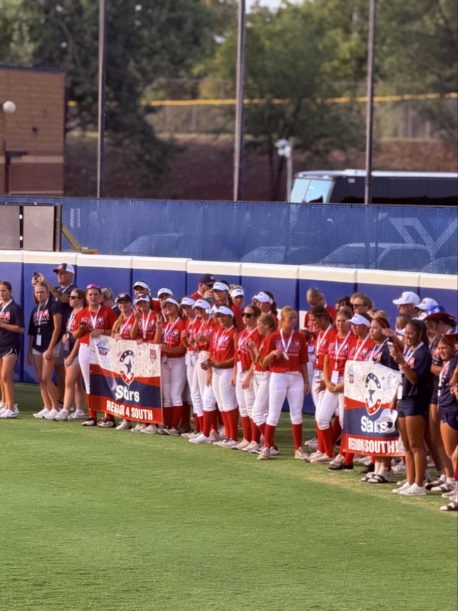 JaceySmith2030's tweet photo. Great experience for some of our team to be on the field with Team USA &amp; Japan!  All-American Opening Ceremonies was amazing! @PhenixGold3031 @mayliebpitching https://t.co/4NH9gHzAKI