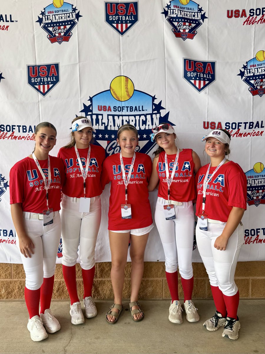 JaceySmith2030's tweet photo. Great experience for some of our team to be on the field with Team USA &amp; Japan!  All-American Opening Ceremonies was amazing! @PhenixGold3031 @mayliebpitching https://t.co/4NH9gHzAKI