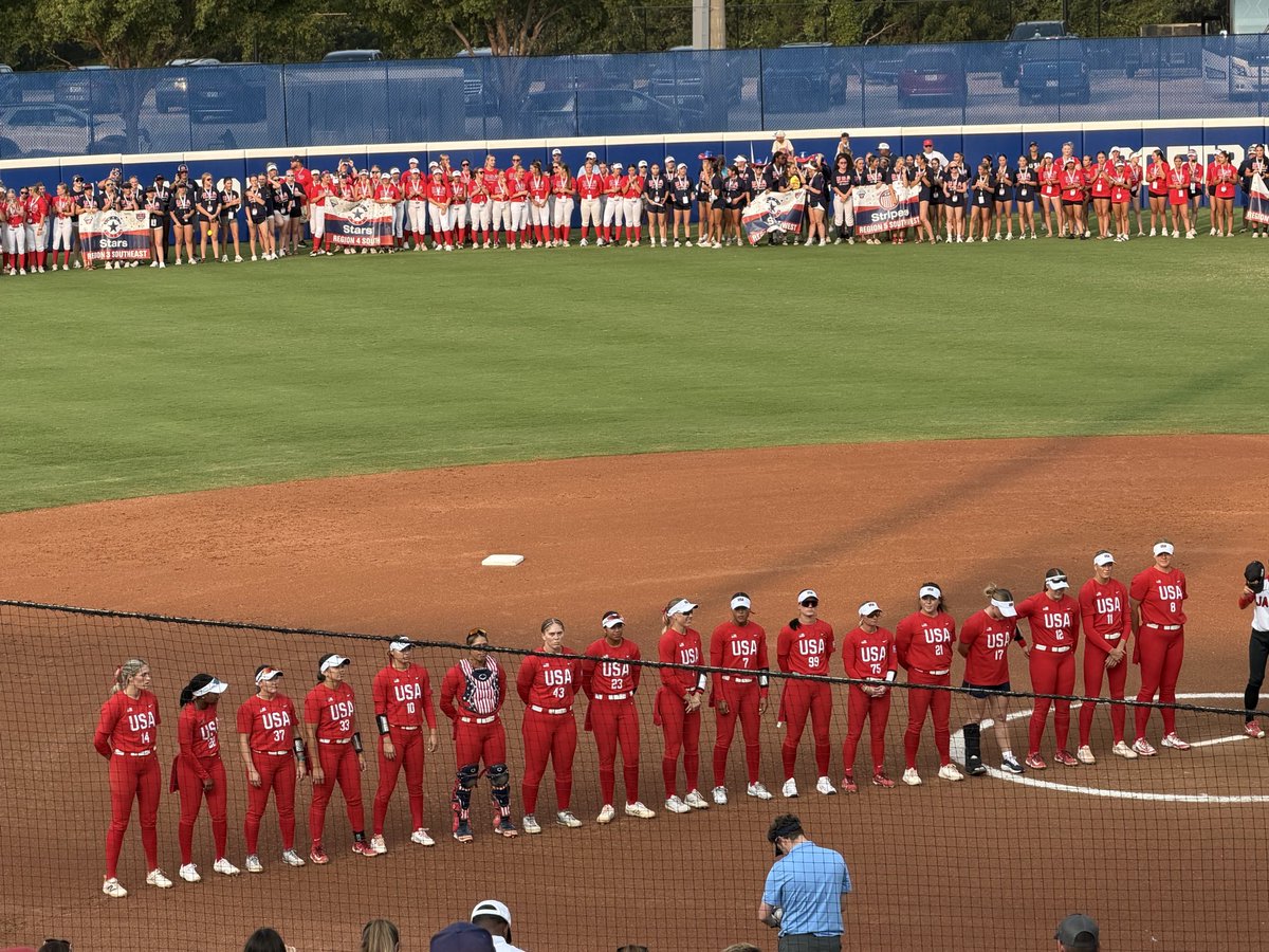 JaceySmith2030's tweet photo. Great experience for some of our team to be on the field with Team USA &amp; Japan!  All-American Opening Ceremonies was amazing! @PhenixGold3031 @mayliebpitching https://t.co/4NH9gHzAKI