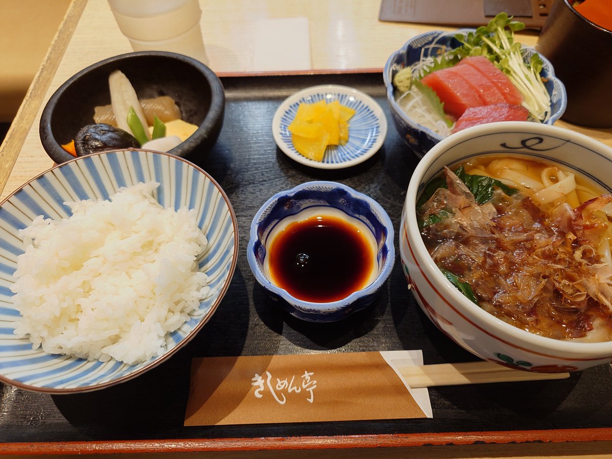 biwamaru_y's tweet photo. 名古屋なので
きしめん定食。

みゃー https://t.co/7IqN1B8P0X