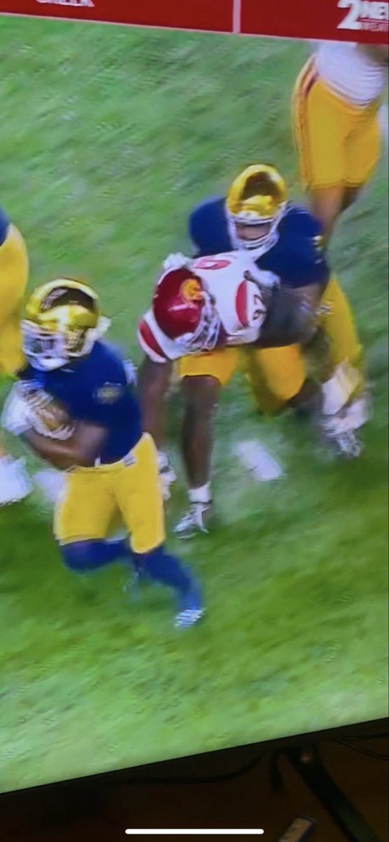 LuckyLeftE's tweet photo. @thesithrising1 @CoachD178 lol another smooth-brained midwesterner who can't comprehend anything that goes past surface level. it was 10 points and 7 of those was from a special teams TD where this happened…oh and this on a diff run. see yall in a few years good luck with that D2 schedule https://t.co/WFO6e7XdBq
