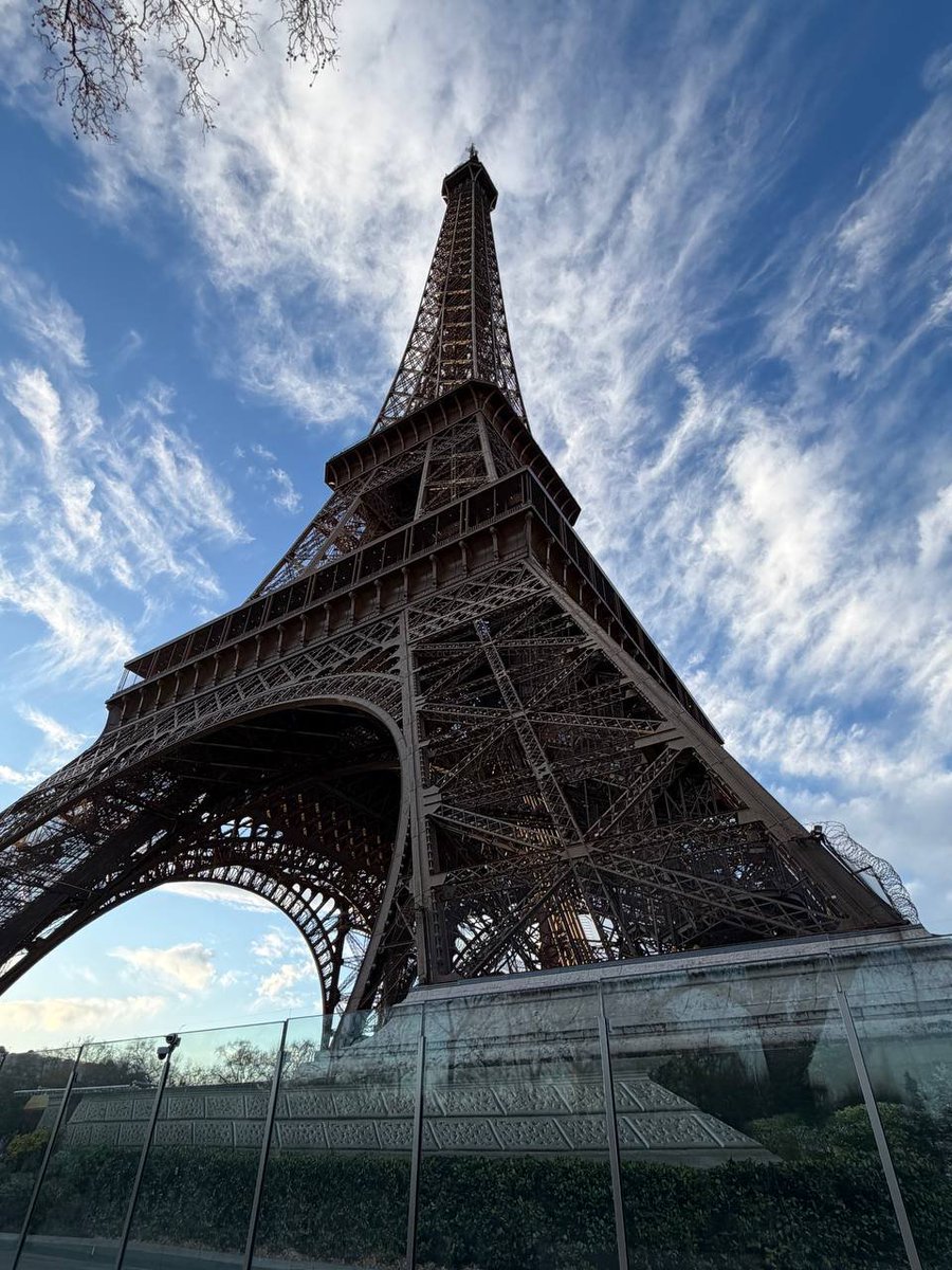 Rosalindaa2045's tweet photo. Francia 🇫🇷 https://t.co/Ri2lpocXZJ