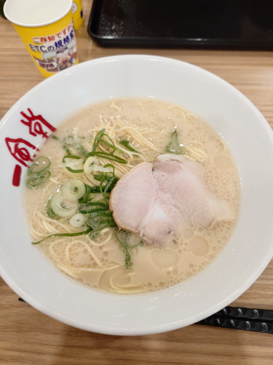 ebchanyon's tweet photo. 今年17杯目！静岡SAにて一風堂の朝ラー！豚骨久しぶりで美味い！熱中症対策の塩分補給👍#一風堂　#ラーメン https://t.co/235XNoEUXV