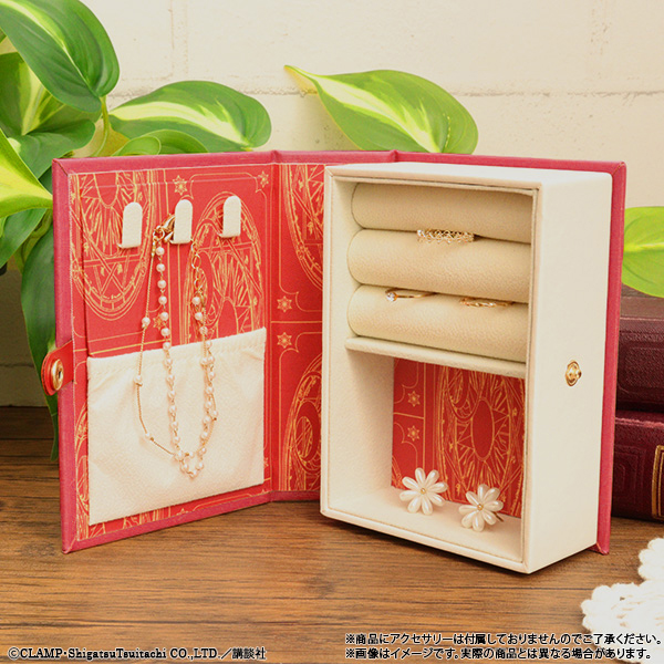 FansClamp's tweet photo. ／ 
【グッズ情報】CLAMP FANS SHOP✨
＼

🎉予約受付中✨
#カードキャプターさくら 30周年記念 第2弾🌸
アイテムから一部をご紹介♬

🛍️『クロウカードの本型小物入れ』

「クロウカードブック」をモチーフにした、小物入れが登場✨
お気に入りのアクセサリーや小物を大切に収納できる、
インテリアにもぴったりなとっておきのアイテムです📖💖

🛒詳細はこちら⬇️
https://t.co/a3VhzXZ0hS

#CLAMPFANSSHOP
#CLAMP