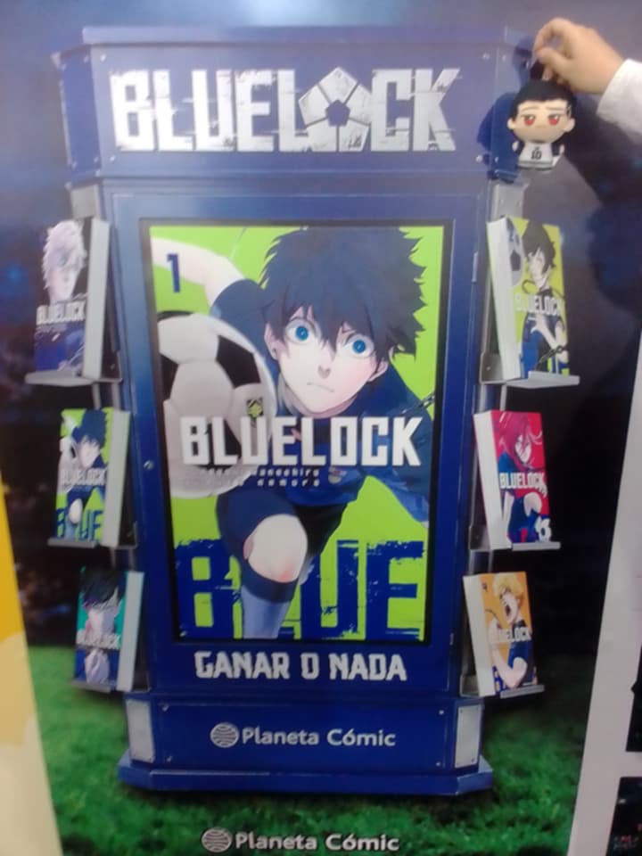 KrusherKiwi's tweet photo. Fui a la Feria del Libro y le tome fotos a mi peluchito de #barou 💓👑⚽ y #oliveraiku ⚽️💜💚
#bluelock #shoueibarou #aiku #ブルーロック #オリヴァ愛空 https://t.co/dmSZ20rm6n