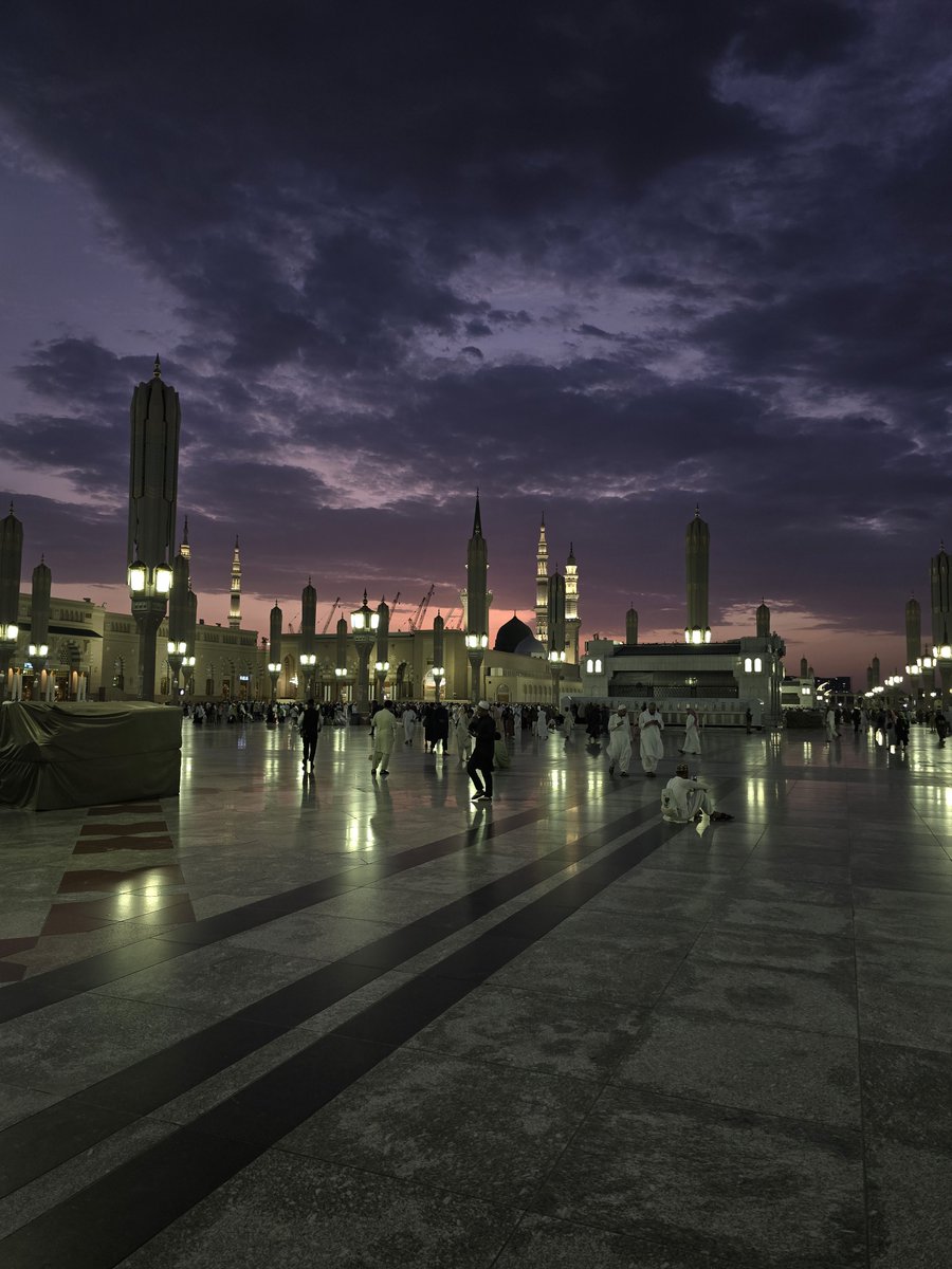 sukkaryeater's tweet photo. Post fajr

#Madinah https://t.co/6jSZiH3gun