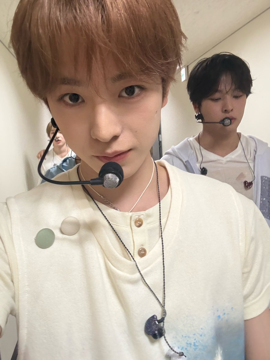 Ekfrlzzang's tweet photo. 흐음..... 의심되....... https://t.co/P95vuTiTj4