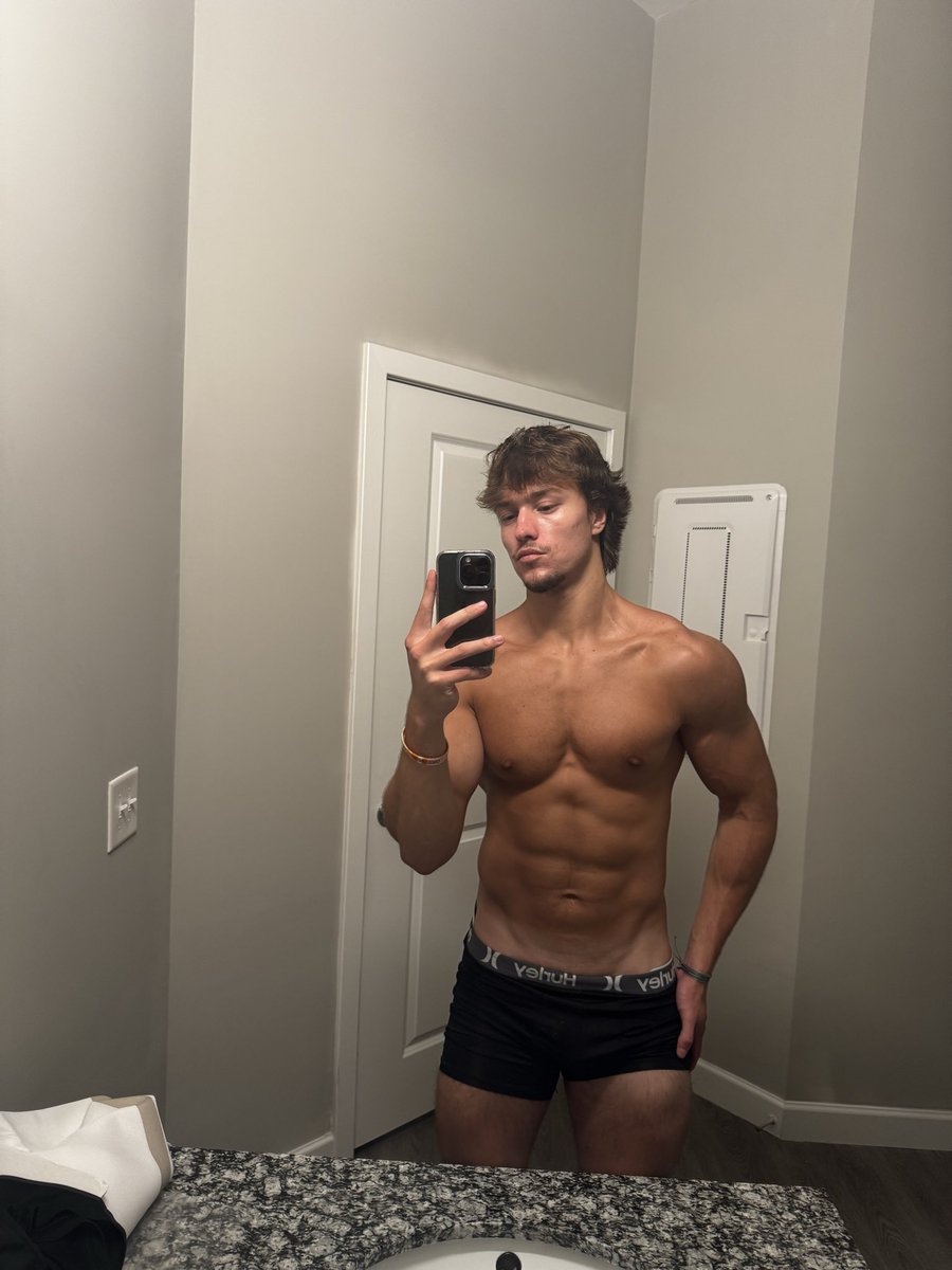 Lukeylifts's tweet photo. on Vacation again 😛💦 https://t.co/SURpgV1Qd4